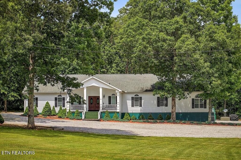 67 Woodlands Ct, Crossville, TN 38571
