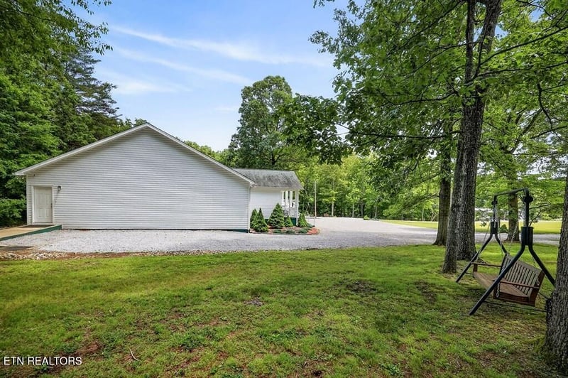 67 Woodlands Ct, Crossville, TN 38571