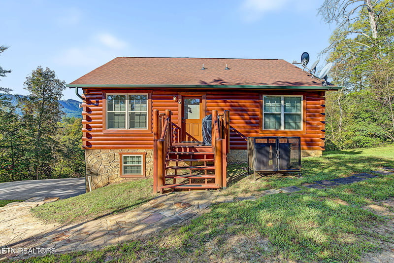 670 Magic Kingdom Ln, Sevierville, TN 37876