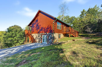670 Magic Kingdom Ln, Sevierville, TN 37876