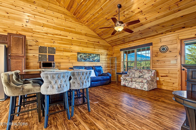 670 Magic Kingdom Ln, Sevierville, TN 37876