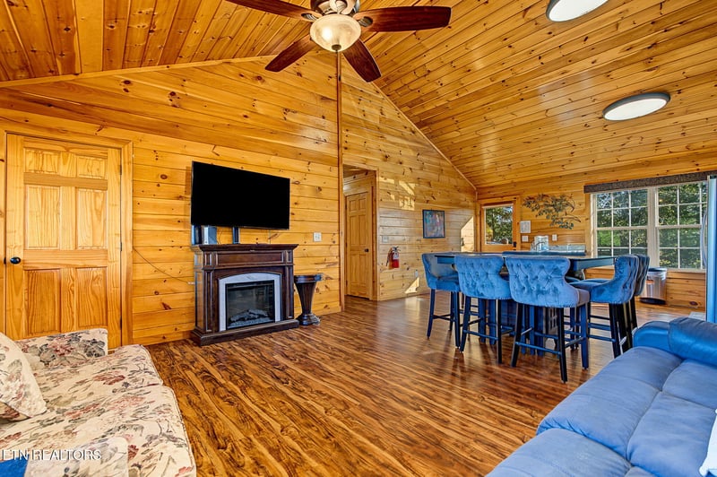 670 Magic Kingdom Ln, Sevierville, TN 37876