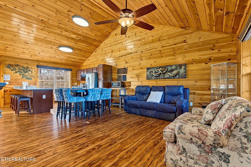 670 Magic Kingdom Ln, Sevierville, TN 37876
