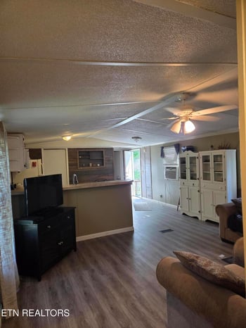 670 Oral Dr, Helenwood, TN 37755