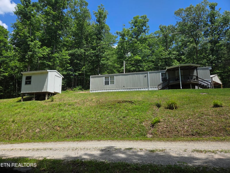 670 Oral Dr, Helenwood, TN 37755