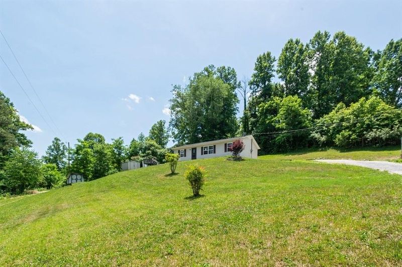 670 Ridge Rd, Caryville, TN 37714
