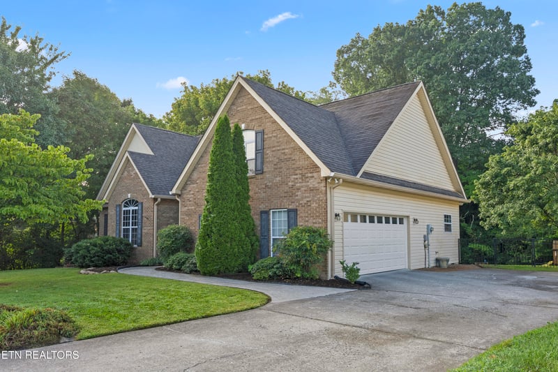 670 Whitesburg Dr, Knoxville, TN 37918