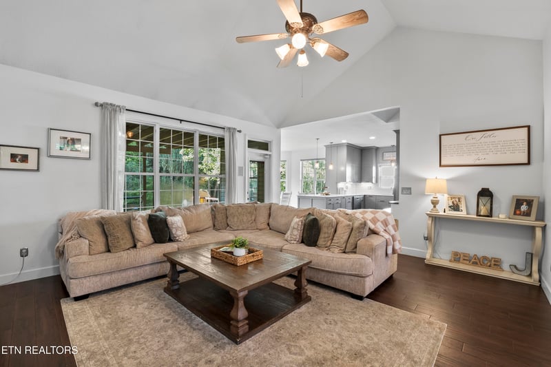 670 Whitesburg Dr, Knoxville, TN 37918