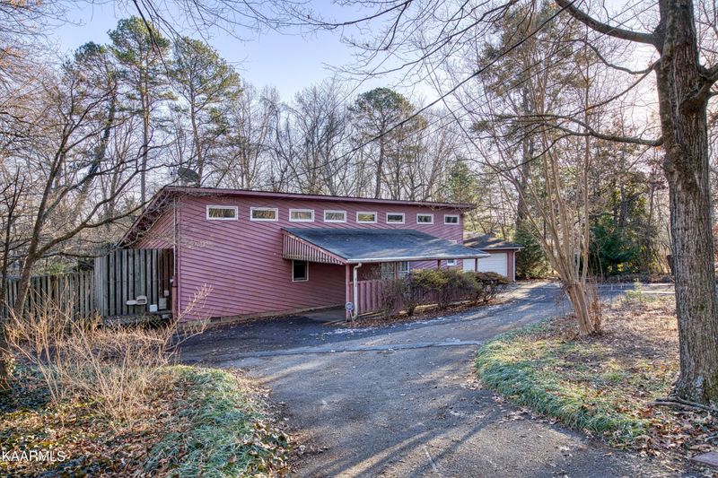 6700 Ridgerock Ln, Knoxville, TN 37909