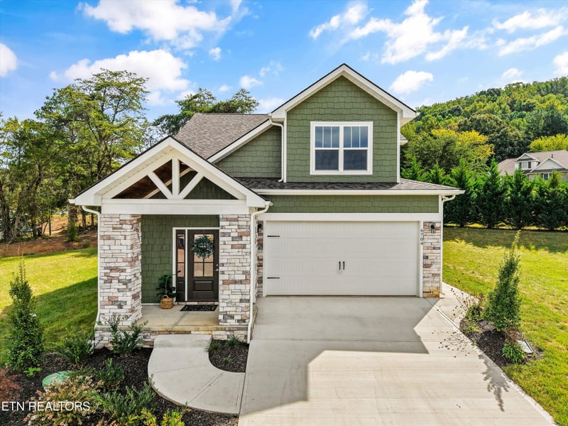 6704 Orange Petal Ln, Knoxville, TN 37931
