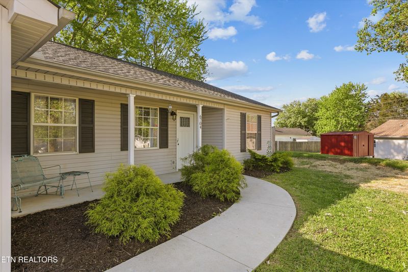 6704 Tim Bennett Ln, Knoxville, TN 37918