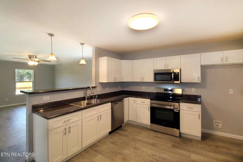 6708 Kern Rd, Knoxville, TN 37918