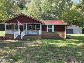 671 Hen Valley Rd, Oliver Springs, TN 37840