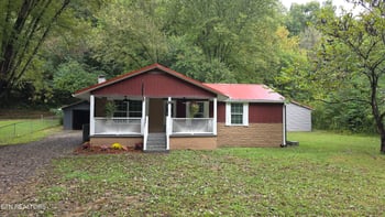 671 Hen Valley Rd, Oliver Springs, TN 37840