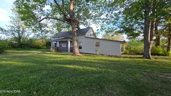 671 Williams Creek Rd, Oneida, TN 37841