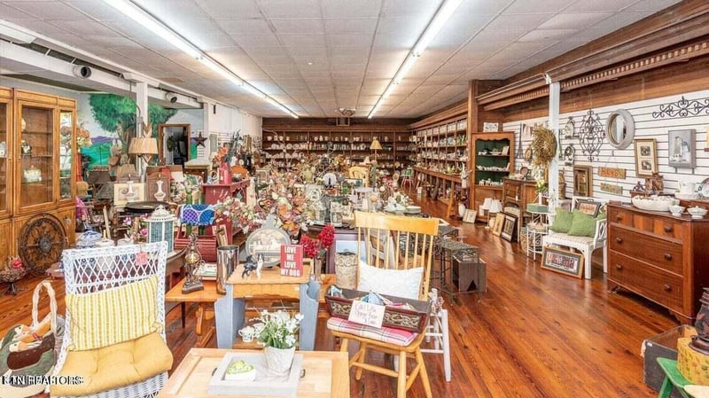 6710 Morganton Rd, Greenback, TN 37742