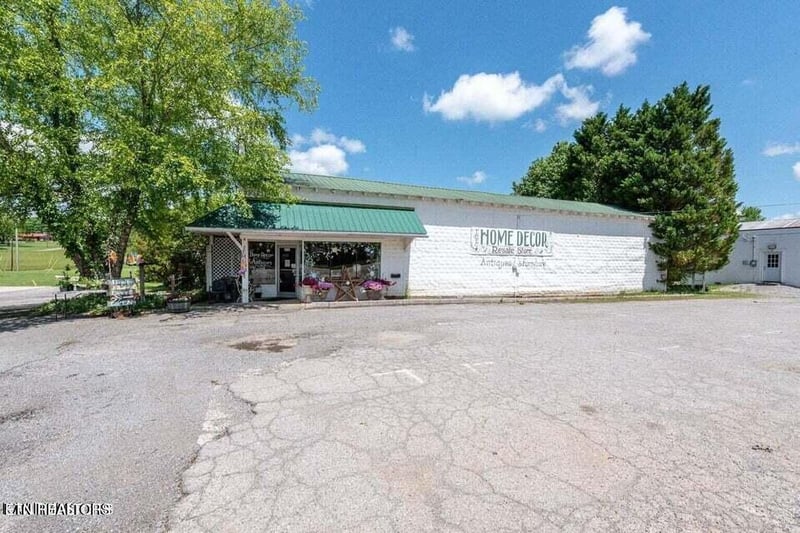 6710 Morganton Rd, Greenback, TN 37742