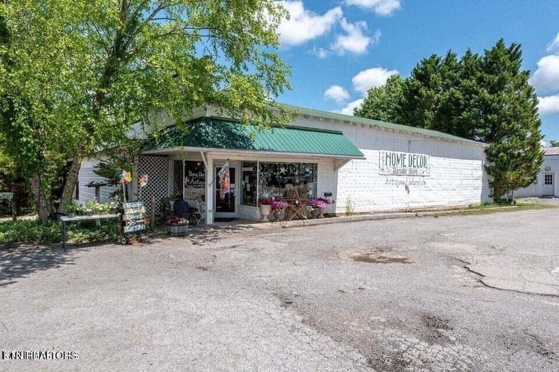 6710 Morganton Rd, Greenback, TN 37742