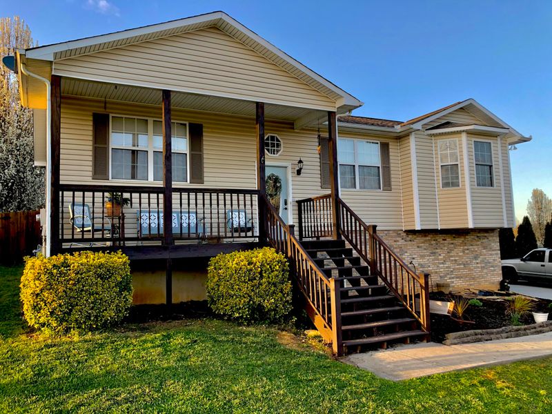 6711 Farmbrook Ln, Knoxville, TN 37918