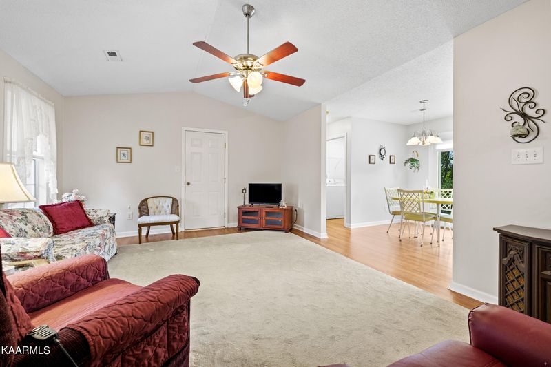 6712 Gary Walker Ln, Knoxville, TN 37918