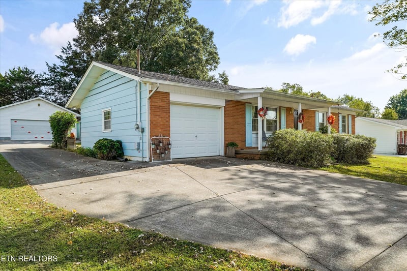 6712 Greenbrook Dr, Knoxville, TN 37931