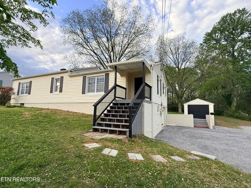6712 Kern Rd, Knoxville, TN 37918