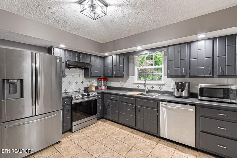 6713 Ottari Dr, Knoxville, TN 37918