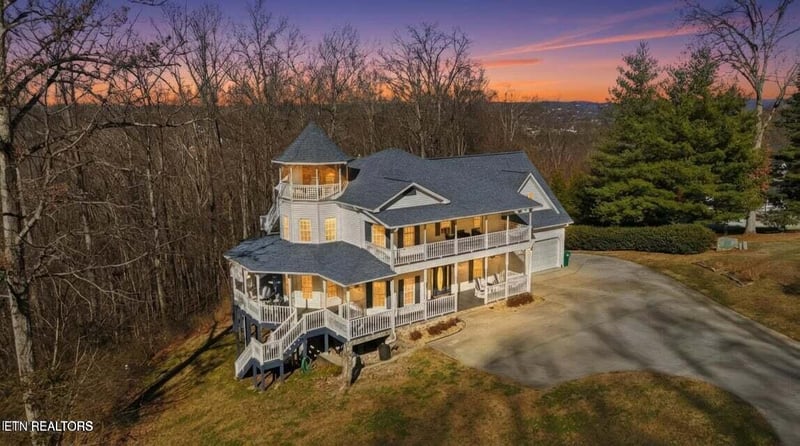 6715 Arapahoe Ln, Knoxville, TN 37918
