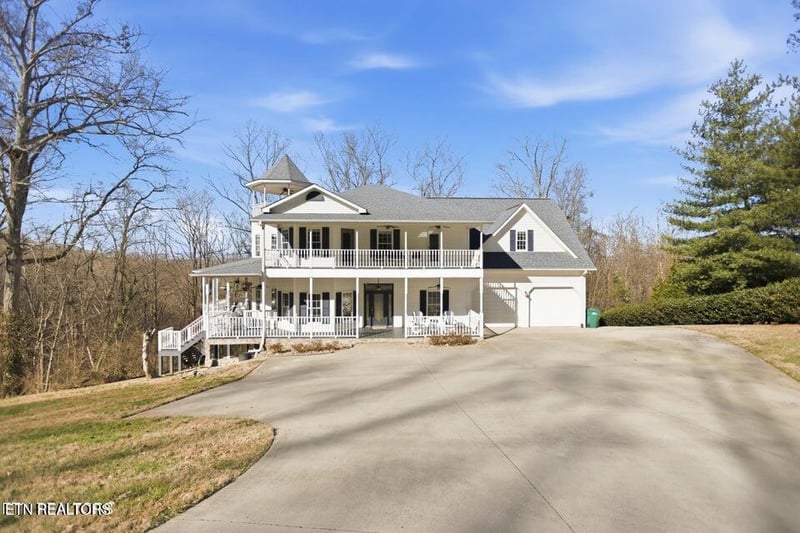 6715 Arapahoe Ln, Knoxville, TN 37918