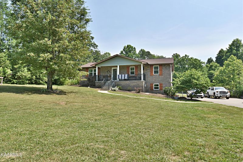 6716 Henegar Rd, Corryton, TN 37721