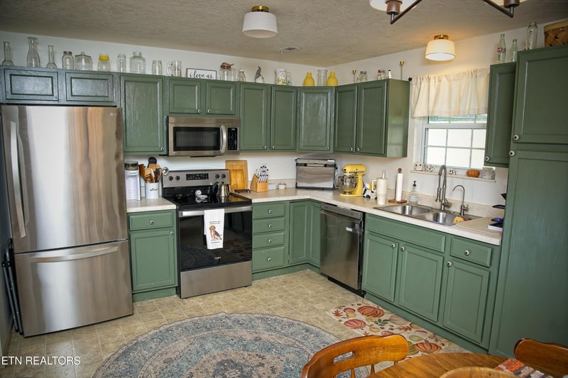 6717 Puritan Ln, Corryton, TN 37721