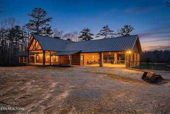672 Falls Rd, Monterey, TN 38574