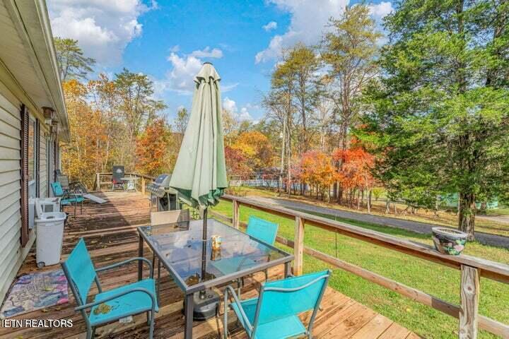 672 Raccoon Valley Rd, Maynardville, TN 37807