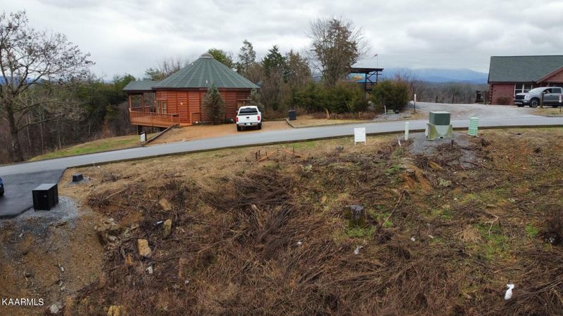 672 Stockton Dr, Sevierville, TN 37876