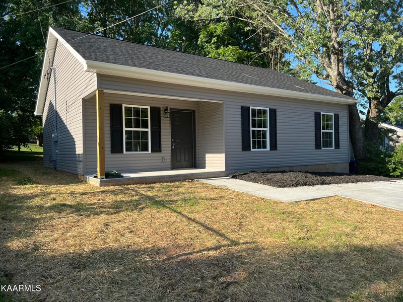 672 W Outer Dr, Oak Ridge, TN 37830