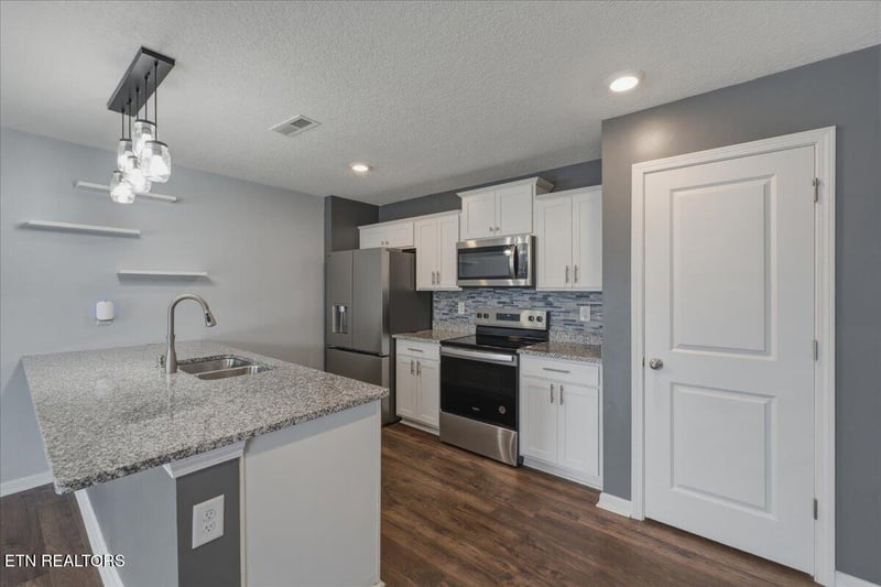 6728 Tall Shadow Ln, Knoxville, TN 37938