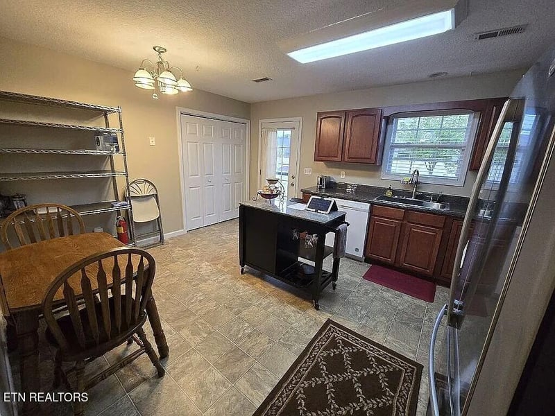 6729 Casa Bella Dr, Knoxville, TN 37918