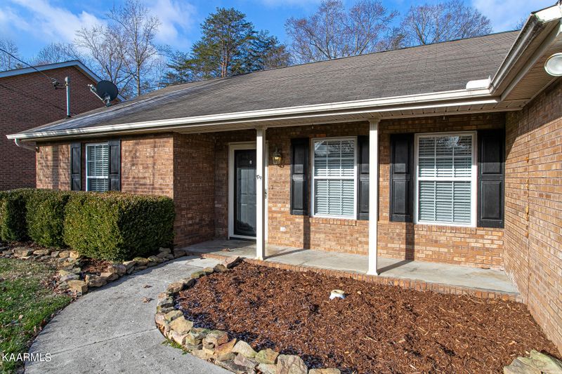 6739 Puritan Ln, Corryton, TN 37721