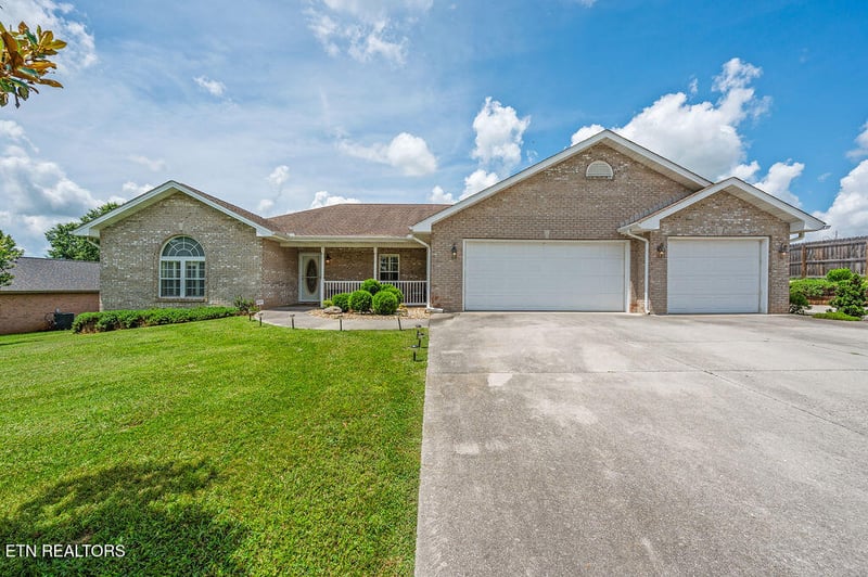 674 Southview Cir, Kodak, TN 37764