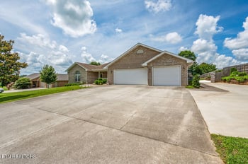 674 Southview Cir, Kodak, TN 37764