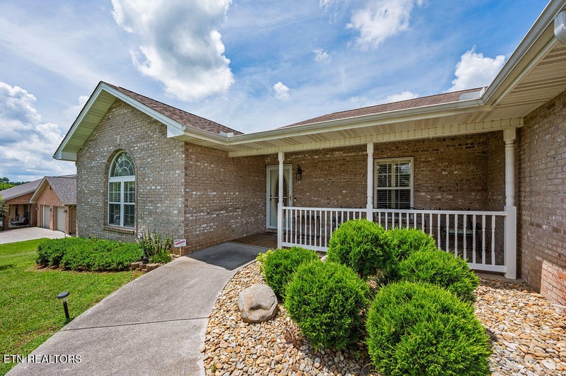 674 Southview Cir, Kodak, TN 37764