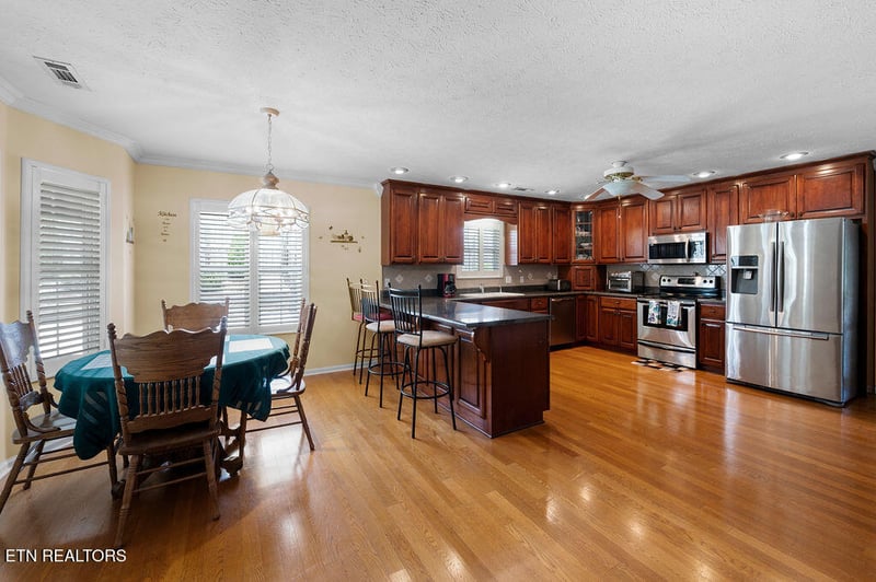 674 Southview Cir, Kodak, TN 37764