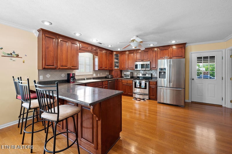 674 Southview Cir, Kodak, TN 37764