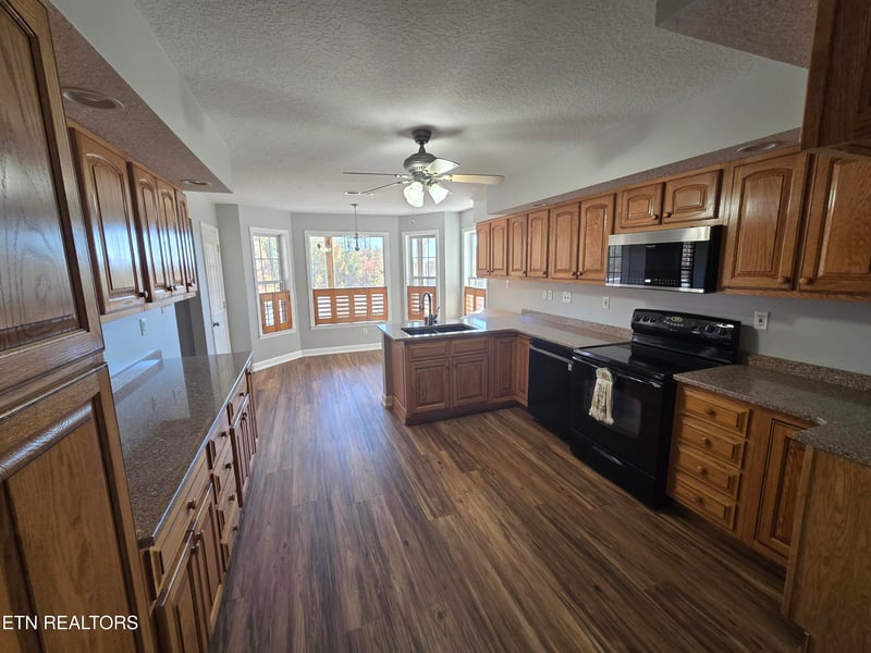 6742 Ridgeview Rd, Knoxville, TN 37918