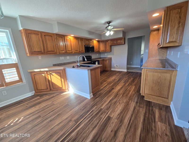 6742 Ridgeview Rd, Knoxville, TN 37918