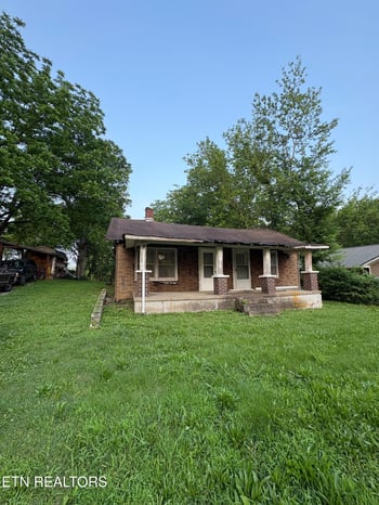 675 Riverview Rd, Lenoir City, TN 37771