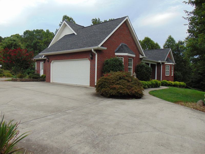 676 Hinkle Rd, Seymour, TN 37865