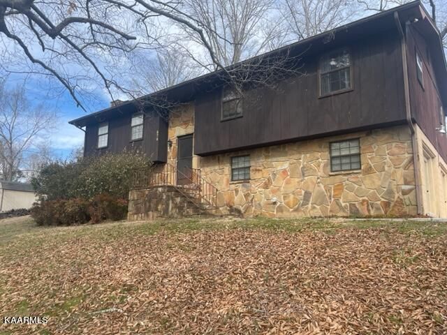 676 Sinking Springs Rd, Clinton, TN 37716