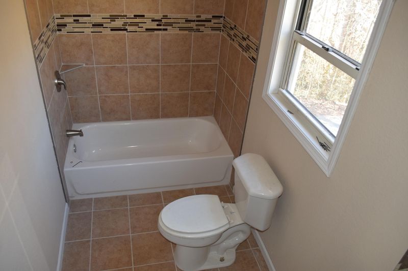 677 Butter And Egg Rd, Jacksboro, TN 37757