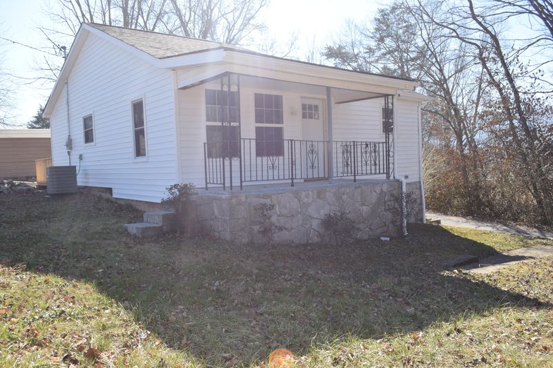 677 Butter And Egg Rd, Jacksboro, TN 37757